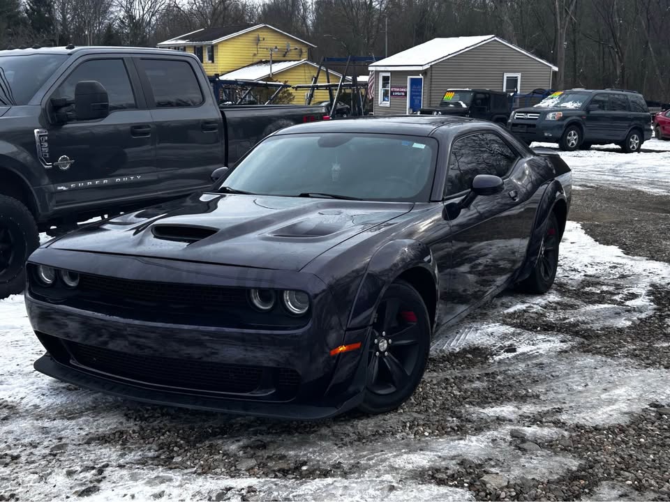 2016 Dodge Challenger SXT's photo