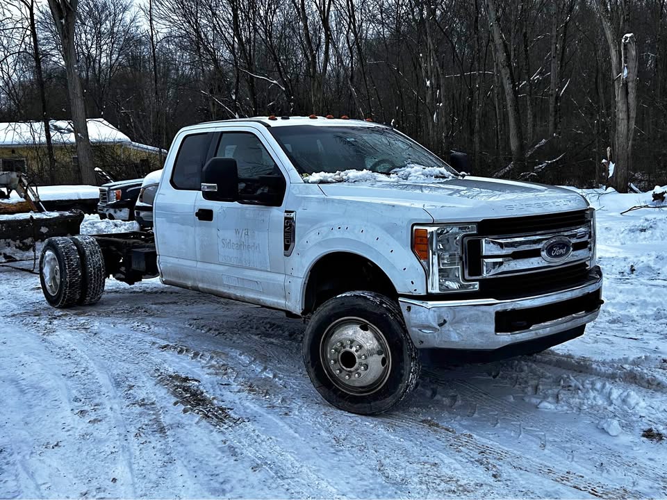 2017 Ford F-450 Super Duty Chassis Cab XLT